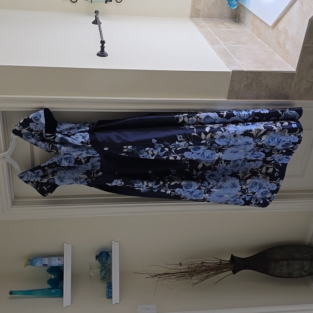 Oleg Cassini 22W Gown